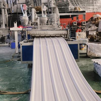 맞춤형 길이 2mm 두께 내구성 UPVC 다층 지붕 잎 T1130 밸류에이션 화이트 컬러 플라스틱 에코 지붕 물결 지붕 패널